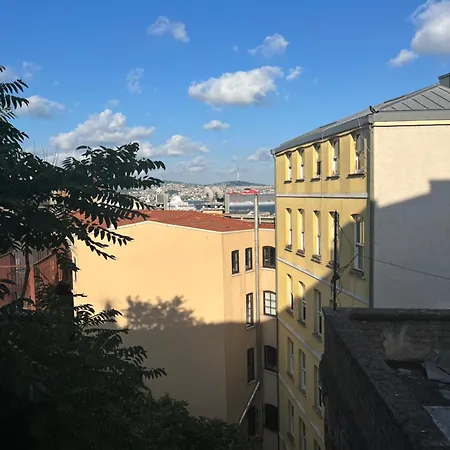 Historical In Galata Apartment