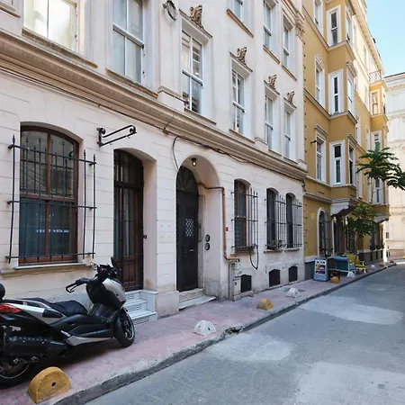 Apartment Historical In Galata Istanbul